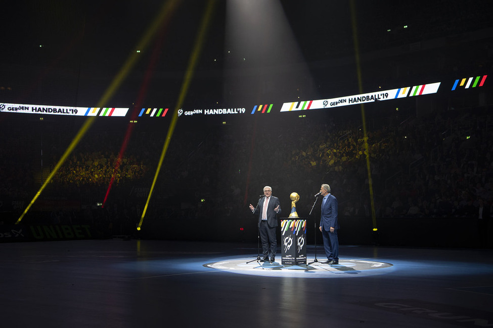 Bundespräsident Frank-Walter Steinmeier eröffnet gemeinsam mit Hassan Moustafa, dem Präsidenten der Internationalen Handballföderation, die 26. Handball-Weltmeisterschaft der Männer in der Mercedes-Benz Arena