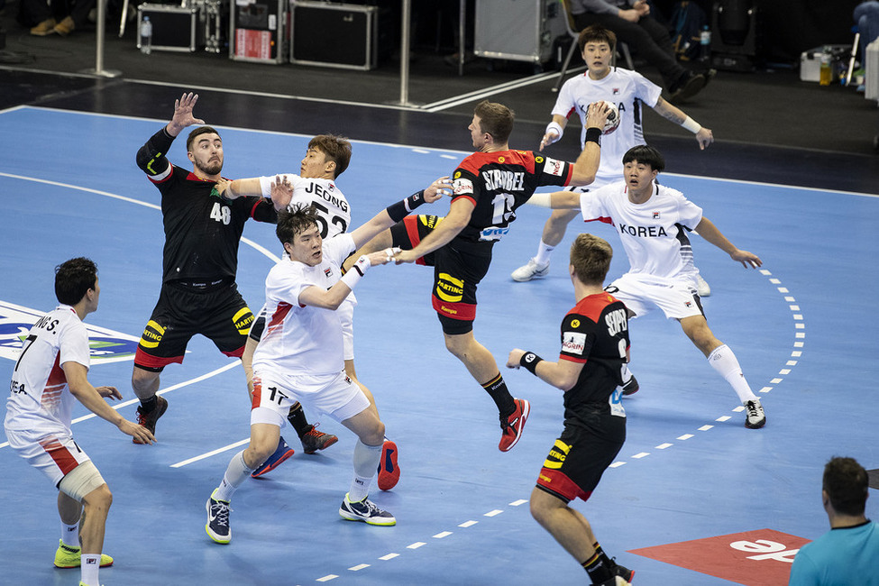 Bundespräsident Frank-Walter Steinmeier bei der 26. Handball-Weltmeisterschaft der Männer in der Mercedes-Benz Arena