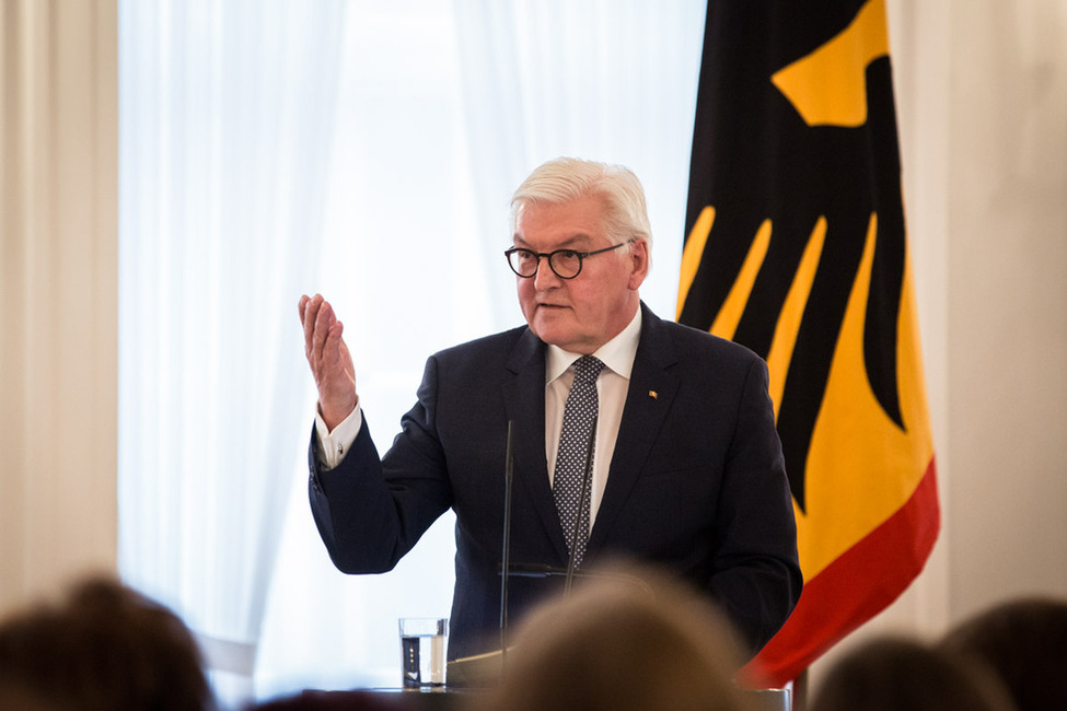 Bundespräsident Frank-Walter Steinmeier bei der Ansprache bei der Matinee "100 Jahre Frauenwahlrecht in Deutschland. Parität in der Politik" gemeinsam mit dem Deutschen Juristinnenbund im Großen Saal in Schloss Bellevue