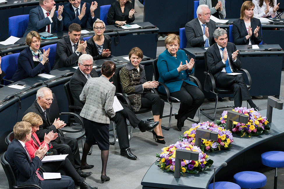 Bundespräsident Frank-Walter Steinmeier und Elke Büdenbender bei der Feierstunde des 100. Jahrestages der Einführung des Frauenwahlrechtes im Plenarsaal des Deutschen Bundestages