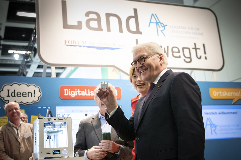 Bundespräsident Frank-Walter Steinmeier beim Rundgang auf der Internationalen Grünen Woche in Berlin