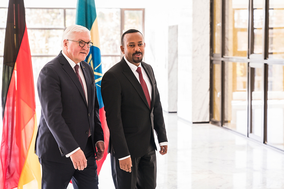 Bundespräsident Frank-Walter Steinmeier gemeinsam mit dem Premierminister der Demokratischen Bundesrepublik Äthiopien, Abiy Ahmed, im Amtssitz des Premierministers in Addis Abeba