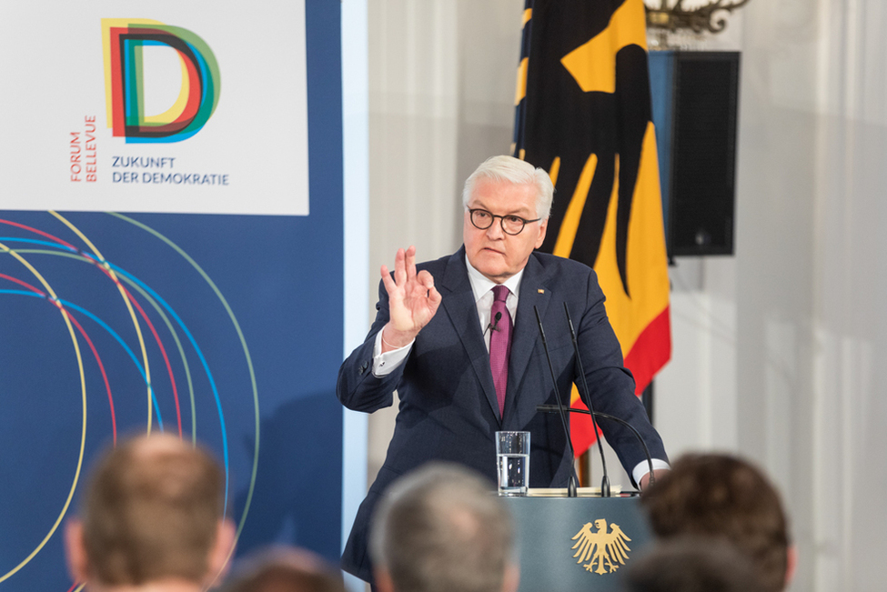 Bundespräsident Frank-Walter Steinmeier hält eine Ansprache beim Forum Bellevue zur Zukunft der Demokratie mit dem Titel "Alles Glaubenssache? – Ein Gespräch über das Verhältnis von Religion und Demokratie" im Großen Saal von Schloss Bellevue