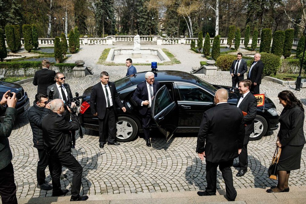 Bundespräsident Frank-Walter Steinmeier bei der Begrüßung durch den Ministerpräsidenten der Republik Bulgarien, Boyko Borisov