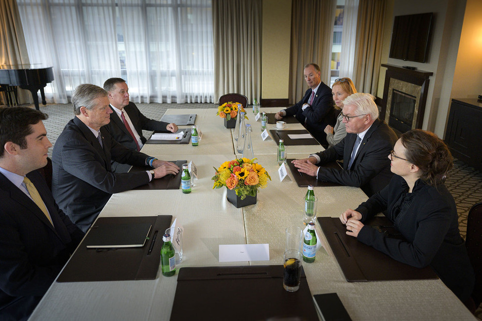 Bundespräsident Frank-Walter Steinmeier bei einem Gespräch mit dem Gouverneur des Bundesstaates Massachusetts, Charlie Baker