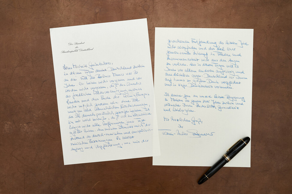 Handschriftlicher Brief von Bundespräsident Frank-Walter Steinmeier an Michail Gorbatschow zu dreißig Jahren Mauerfall