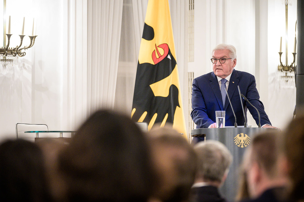 Bundespräsident Frank-Walter Steinmeier hält eine Ansprache beim Kulturabend zum Thema Heimat im Großen Saal von Schloss Bellevue.