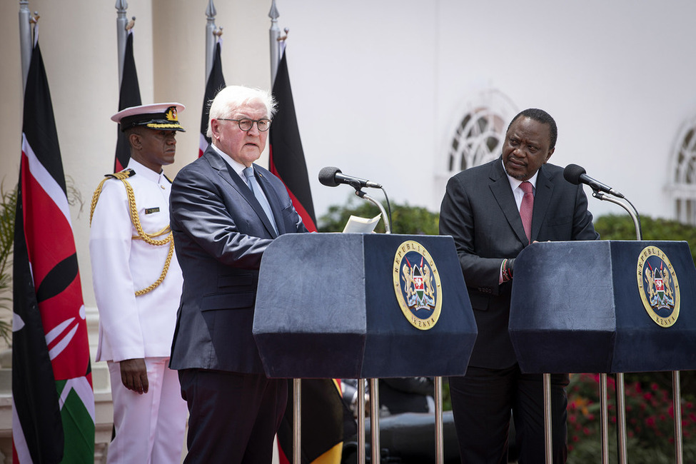 Bundespräsident Frank-Walter Steinmeier bei einer Pressebegegnung mit dem Staatspräsidenten der Republik Kenia, Uhuru Kenyatta, beim Staatsbesuch in der Republik Kenia.