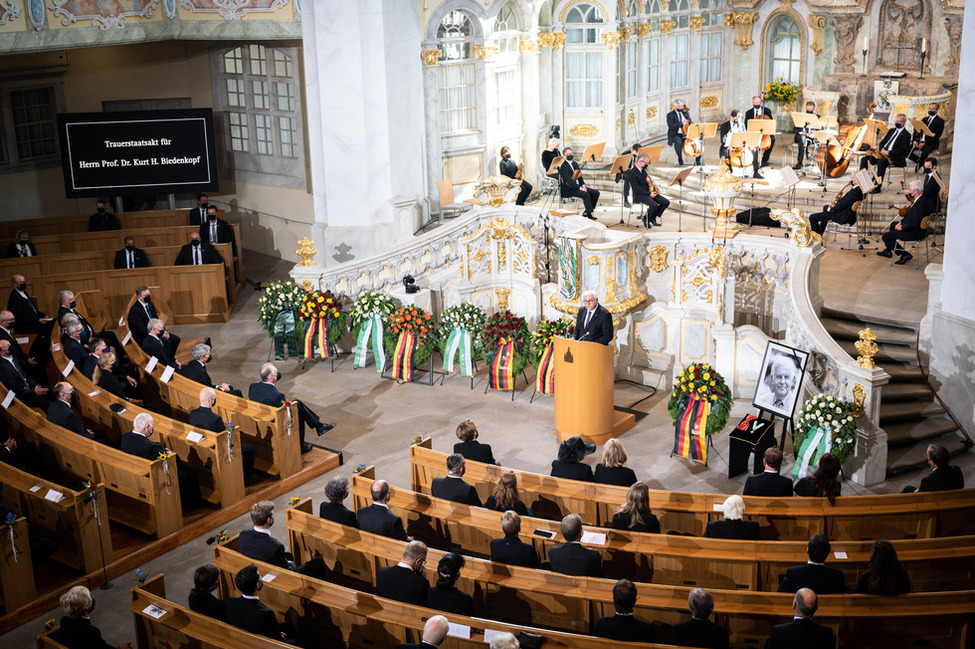 Bundespräsident Frank-Walter Steinmeier hält eine Ansprache beim Trauerstaatsakt des Freistaates Sachsen für Kurt Biedenkopf in Dresden