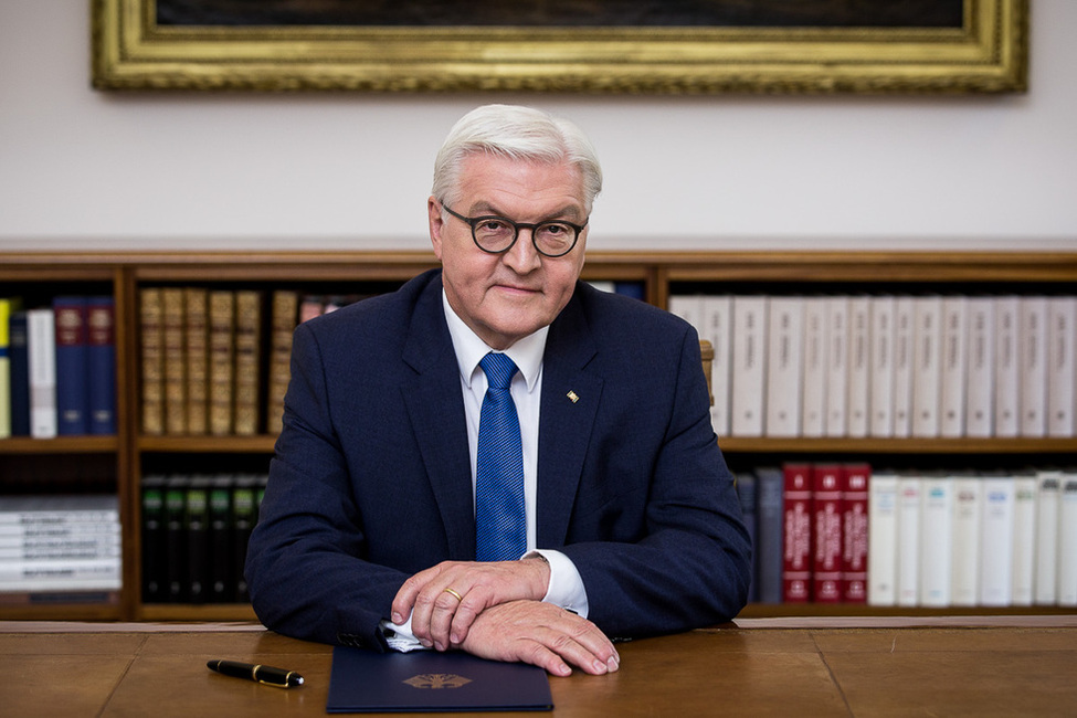 Bundespräsident Frank-Walter Steinmeier im Amtszimmer (Archivbild)