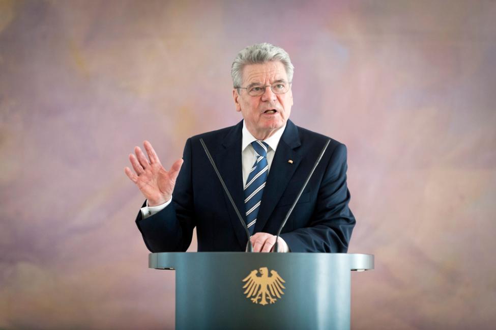 Bundespräsident Joachim Gauck bei seiner Rede zur Verleihung des Verdienstordens der Bundesrepublik Deutschland an Hubertus Erlen und Michael Sommer im Großen Saal