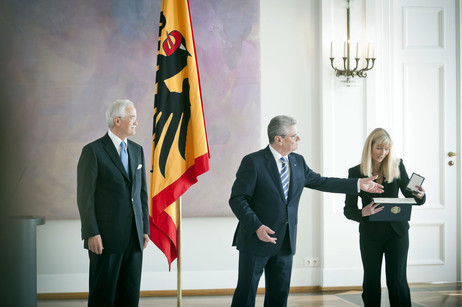Bundespräsident Joachim Gauck: Verleihung des Verdienstordens der Bundesrepublik Deutschland an Hubertus Erlen 2012
