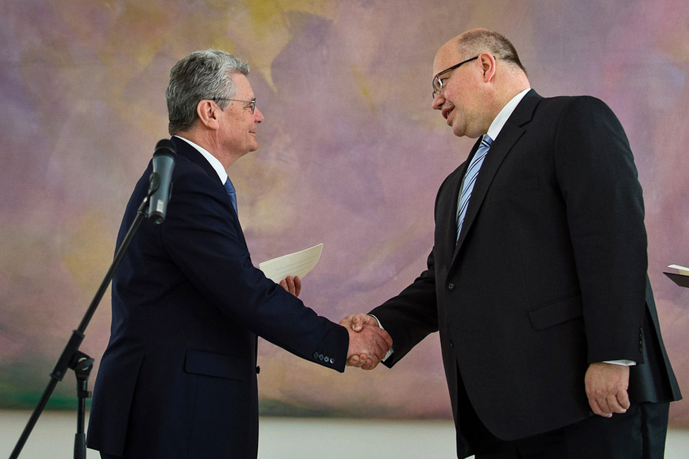 Bundespräsident Joachim Gauck gratuliert Peter Altmaier zur Ernennung zum Bundesminister für Umwelt, Naturschutz und Reaktorsicherheit 