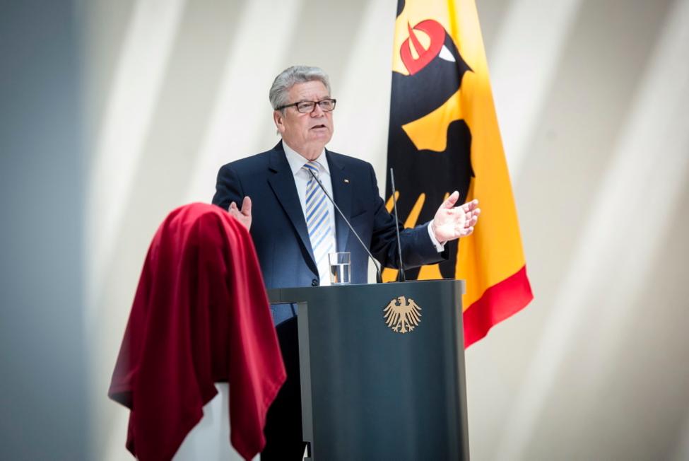 Bundespräsident Joachim Gauck bei seiner Ansprache vor der Enthüllung der Büste im Foyer des Bundespräsidialamtes
