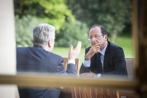 Bundespräsident Joachim Gauck im Gespräch mit dem Präsidenten der Französischen Republik, François Hollande