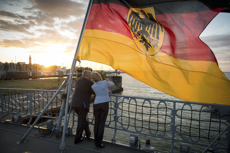 Bundespräsident Joachim Gauck und Daniela Schadt auf der Fregatte Rheinland-Pfalz