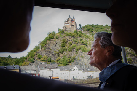 Bundespräsident Joachim Gauck auf der Schifffahrt zwischen Oberwesel und Boppard