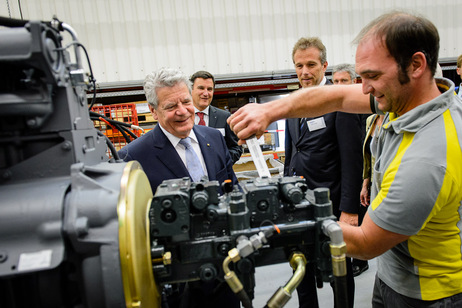 Bundespräsident Joachim Gauck bei einem Unternehmen in Boppard