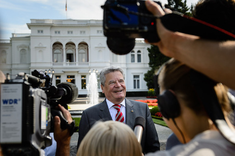 Bundespräsident Joachim Gauck vor der Villa Hammerschmidt