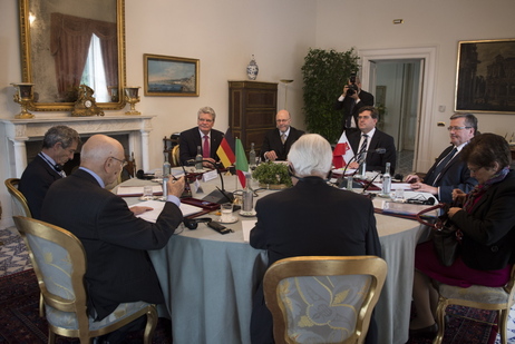 Bundespräsident Joachim Gauck im Gespräch mit dem italienischen Staatspräsidenten Giorgio Napolitano und dem polnischen Staatspräsidenten Bronislaw Komorowski