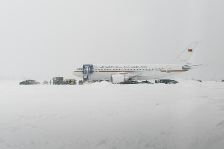 Flugzeug des Bundespräsidenten auf dem Flughafen Zagreb vor dem Abflug nach Berlin