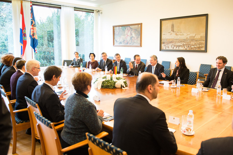 Gespräch von Bundespräsident Joachim Gauck und dem Präsidenten der Republik Kroatien, Ivo Josipovic, mit den jeweiligen Delegationen