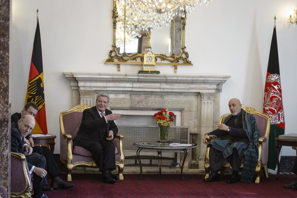 Bundespräsident Joachim Gauck und der Präsident der Islamischen Republik Afghanistan, Hamid Karsai, beim gemeinsamen Gespräch im Präsidentenpalast 