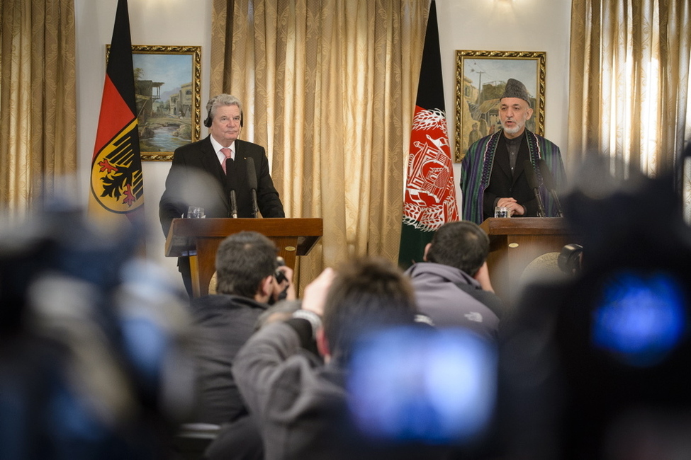 Bundespräsident Joachim Gauck und der Präsident der Islamischen Republik Afghanistan, Hamid Karsai, bei der Begegnung mit der Presse