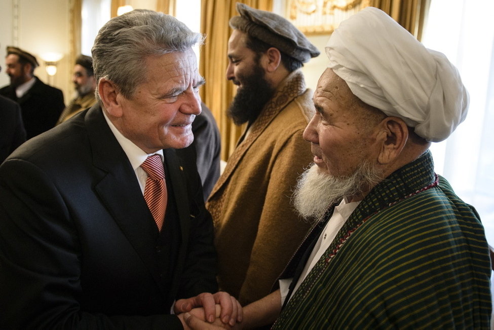 Bundespräsident Joachim Gauck im Gespräch mit Religionsgelehrten