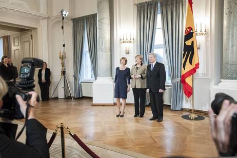 Bundespräsident Joachim Gauck und Daniela Schadt empfangen Bundeskanzlerin Angela Merkel