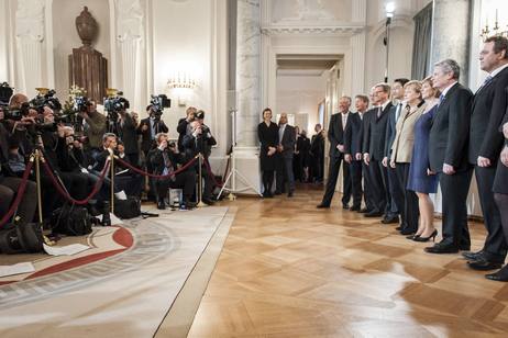 Bundespräsident Joachim Gauck und Daniela Schadt mit dem Bundeskabinett