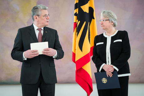 Überreichung der Urkunde im Großen Saal von Schloss Bellevue