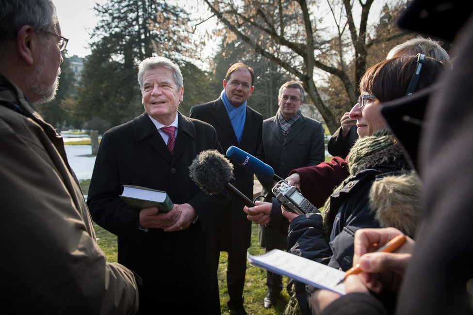  Bundespräsident Joachim Gauck im Interview mit Journalistinnen und Journalisten