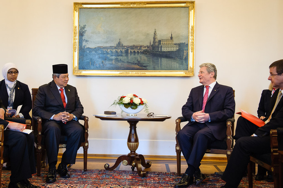 Bundespräsident Joachim Gauck im Gespräch mit dem Präsidenten der Republik Indonesien, Susilo Bambang Yudhoyono, im Amtszimmer