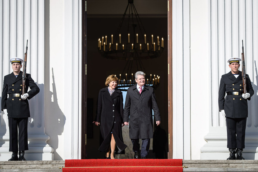 Bundespräsident Joachim Gauck und Daniela Schadt erwarten die Ankunft des Präsidenten der Republik Indonesien, Susilo Bambang Yudhoyono, und Frau Ani Bambang Yudhoyono