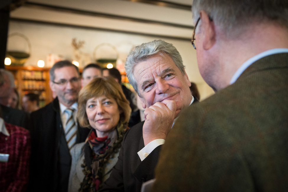 Bundespräsident Joachim Gauck und Daniela Schadt beim Rundgang durch das Kloster Chorin
