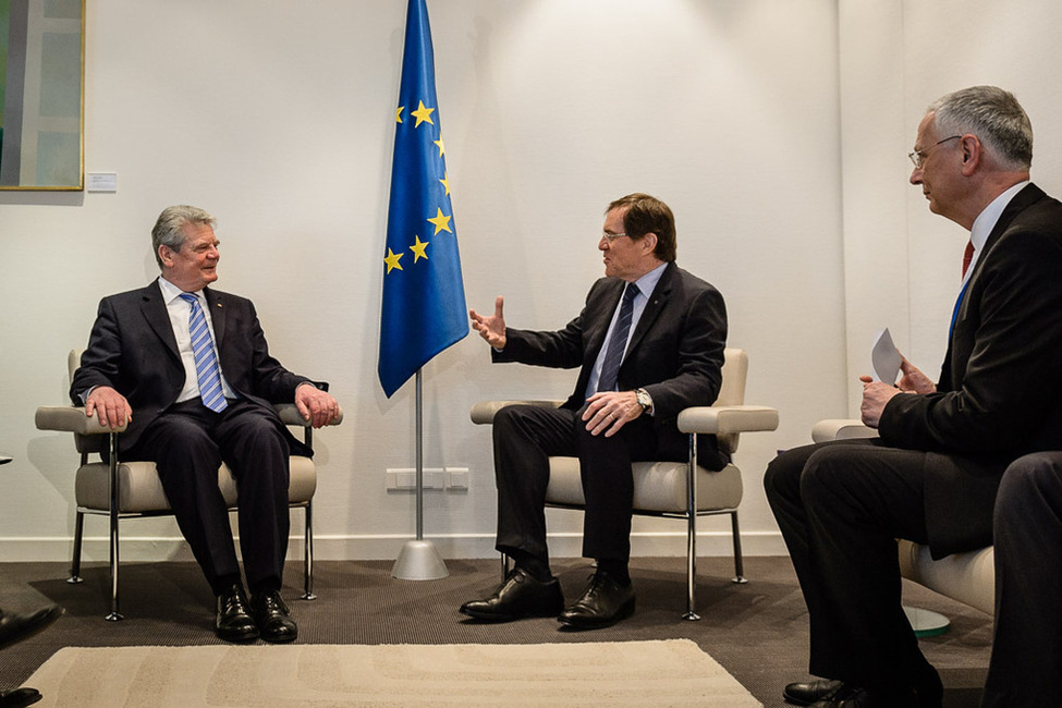 Bundespräsidenten Joachim Gauck im Gespräch mit dem Präsidenten der Parlamentarischen Versammlung des Europarates, Jean-Claude Mignon