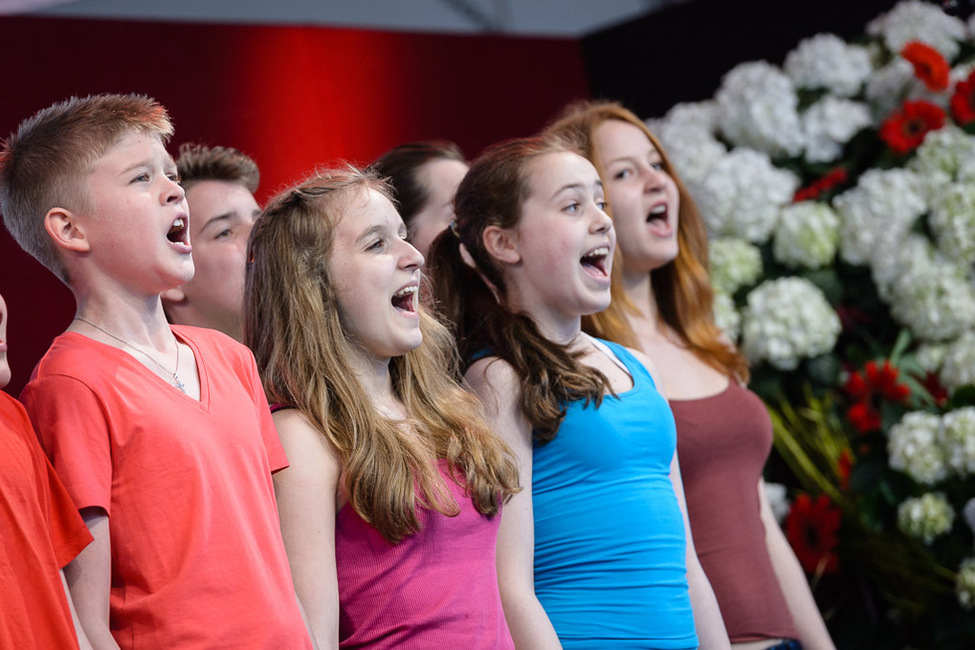 Kinderchor bei der Eröffnung der Internationalen Gartenschau 2013 