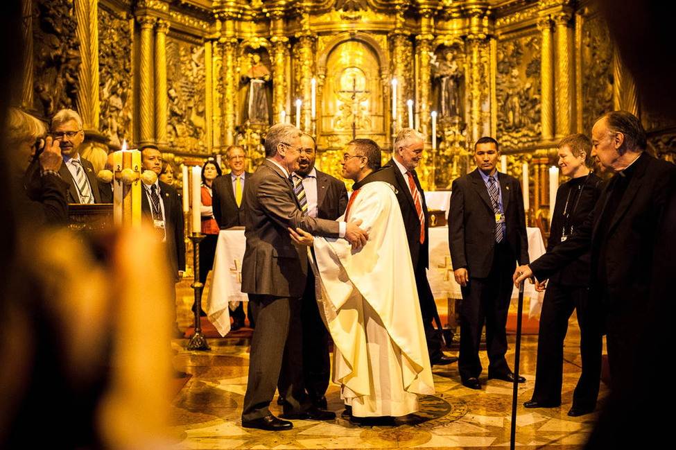 Bundespräsident Joachim Gauck wird in der Kirche San Francisco empfangen