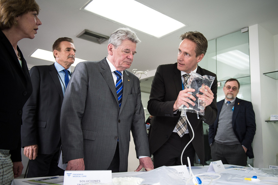 Bundespräsident Joachim Gauck besucht die Firma Fresenius Medical Care