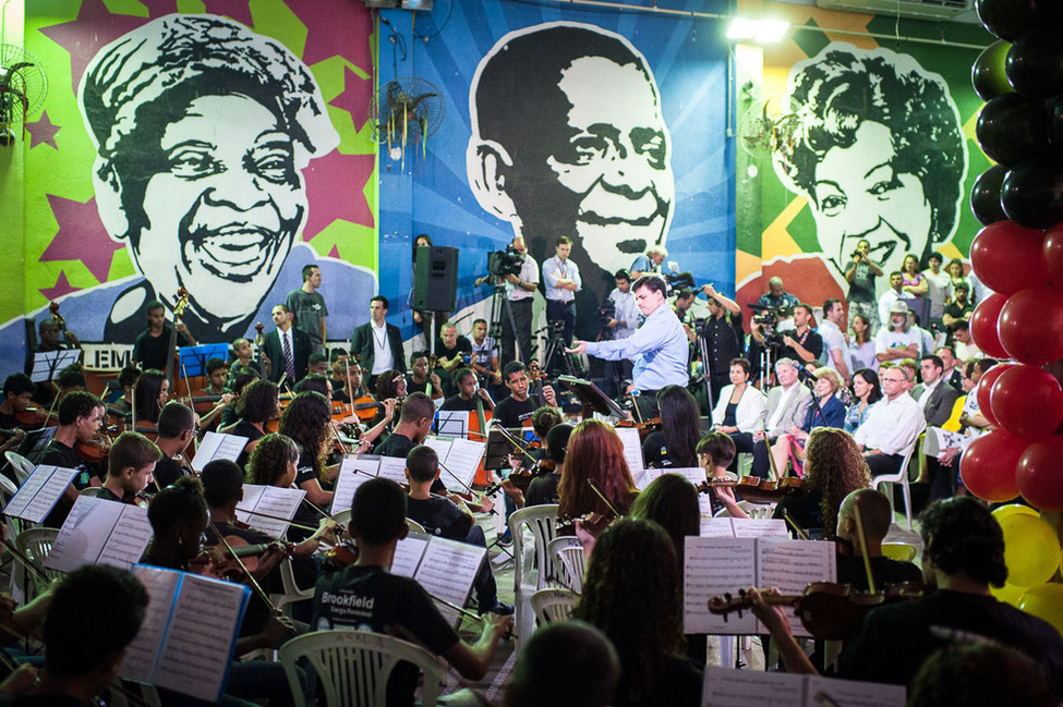 Bundespräsident Joachim Gauck und Daniela Schadt beim Besuch des Kulturzentrums der Favela Dona Marta 