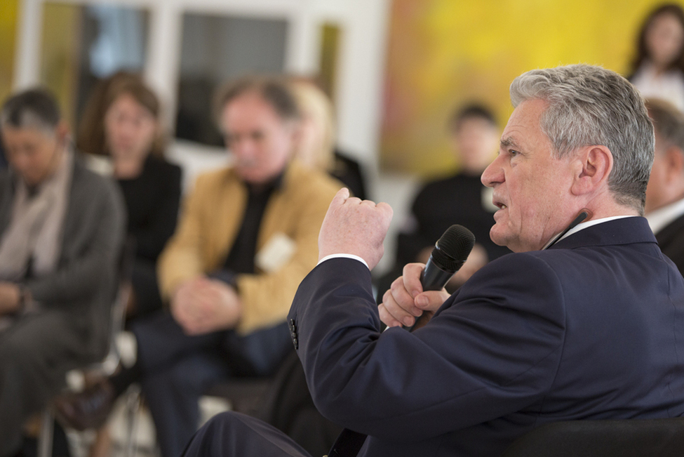 Bundespräsident Joachim Gauck in der Diskussionsrunde mit den Teilnehmern der 15. Potsdamer Begegnungen (Deutsch-Russisches Forum), im Großem Saal 