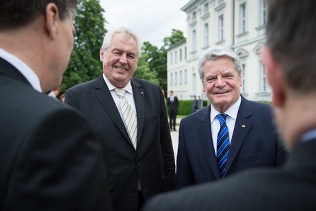 Bundespräsident Joachim Gauck mit dem Präsidenten der Tschechischen Republik, Miloš Zeman 