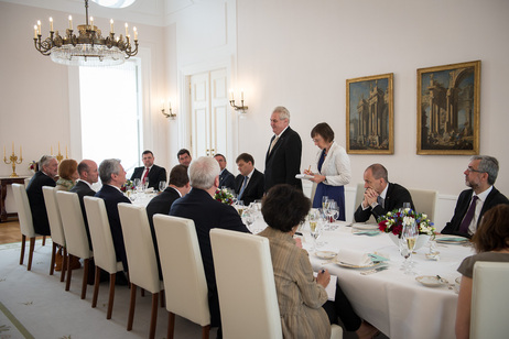 Bundespräsident Joachim Gauck gibt zu Ehren des Präsidenten der Tschechischen Republik, Miloš Zeman, ein Mittagessen in Schloss Bellevue
