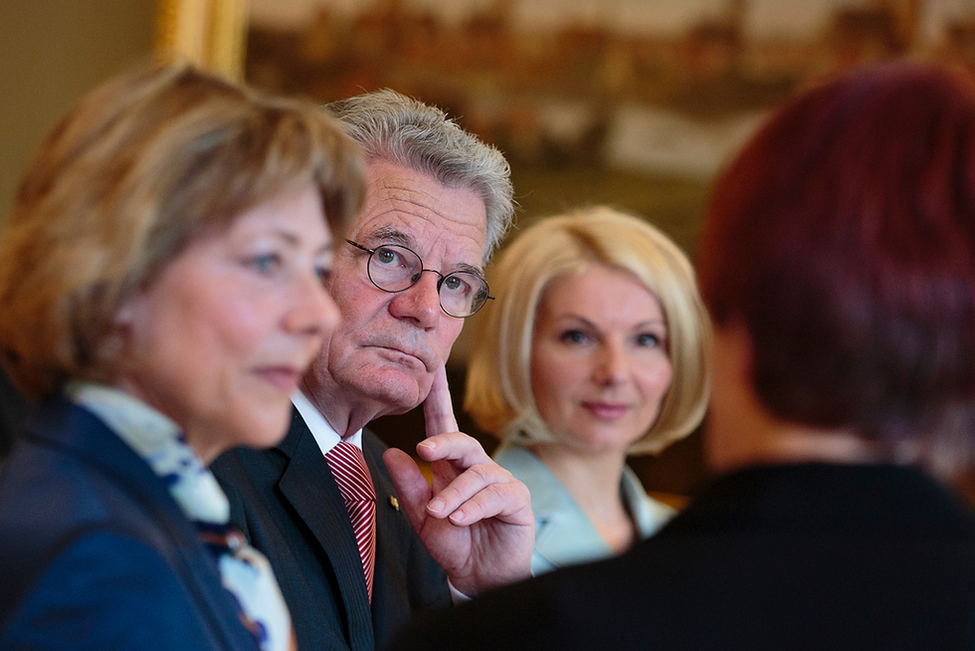 Bundespräsident Joachim Gauck und Daniela Schadt im Austausch mit dem Präsidenten der Republik Lettland, Andris Bērziņš, und Frau Dace Seisuma