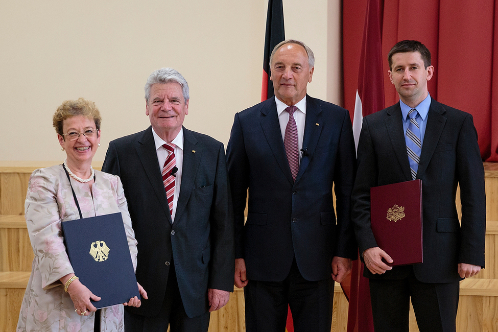 Bundespräsident Joachim Gauck unterzeichnet in Valmiera eine Absichtserklärung zur dualen Berufsausbildung