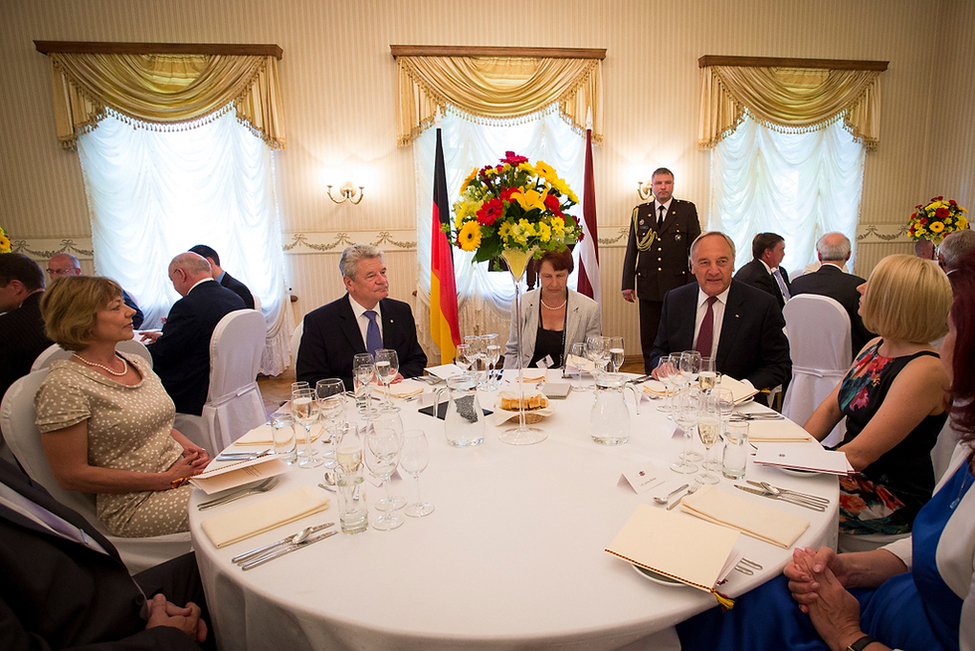 Bundespräsident Joachim Gauck und Daniela Schadt nehmen an einem Mittagessen auf Schloss Dikli teil