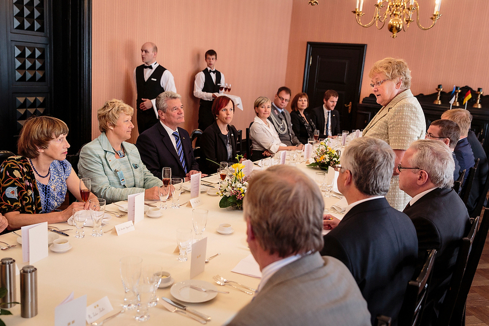 Bundespräsident Joachim Gauck beim gemeinsamen Mittagessen mit der Parlamentspräsidentin Ene Ergma