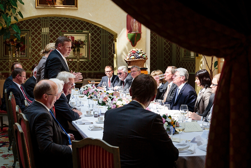 Bundespräsident Joachim Gauck beim gemeinsamen Mittagessen mit Mitgliedern des Parlaments in Wilma