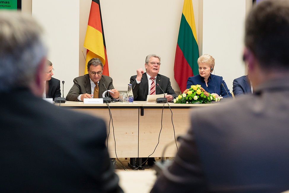 Bundespräsident Joachim Gauck spricht bei der Eröffnung des deutsch-litauischen Wirtschaftsforums 